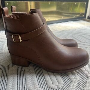 Childrens Place girls brown buckle boot NWOT